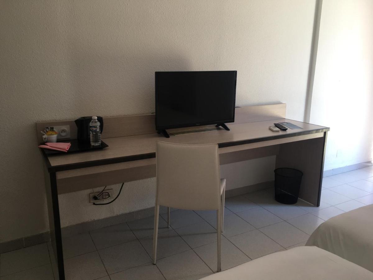 Hotel La Cle Saint-André-de-Sangonis Екстериор снимка